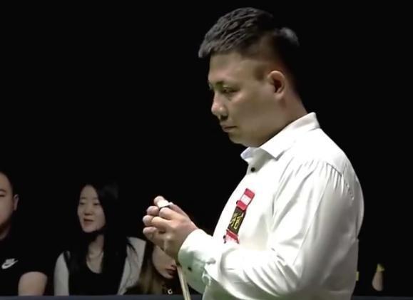 和后防线的 和后防线的